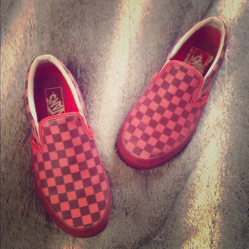 red rubber vans